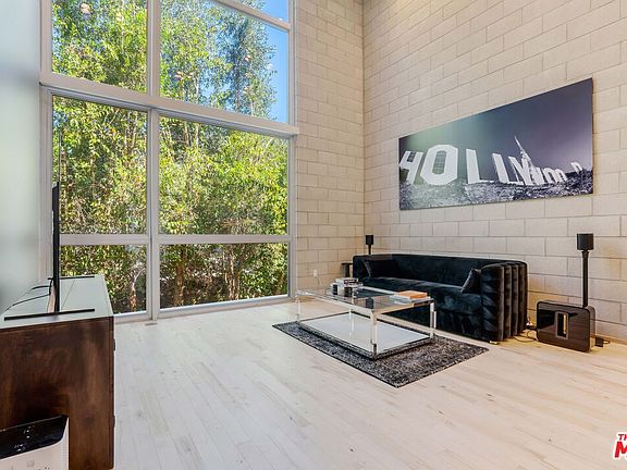 2nd image of 3450 Cahuenga Blvd W APT 702
