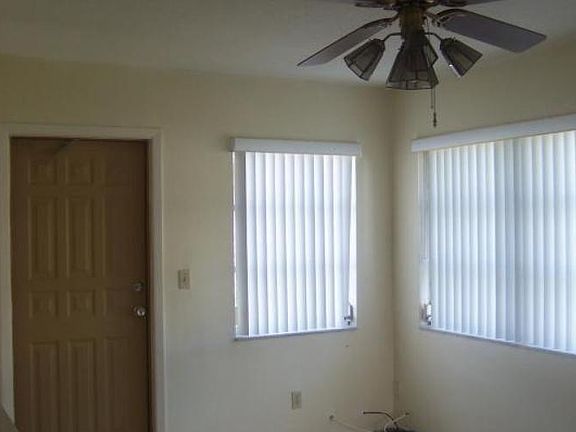 5th image of 3833 Mainlands Blvd N