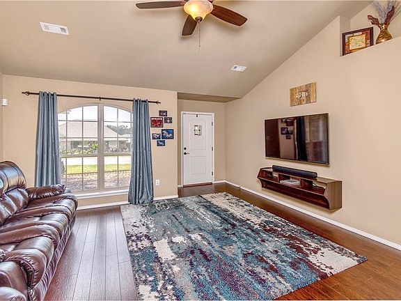 2nd image of 1009 Shanna Dr