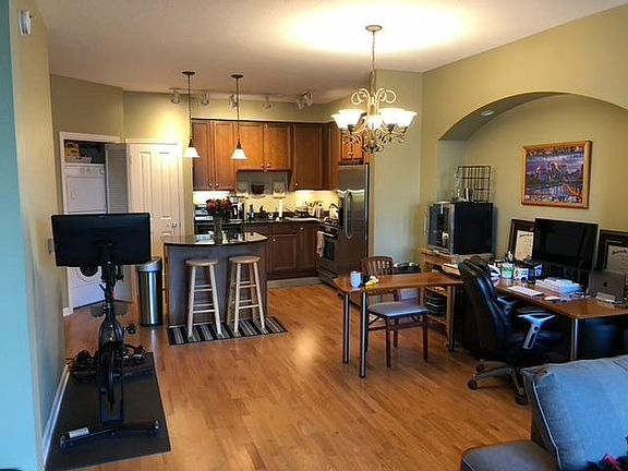 4th image of 500 Grant St E #1203