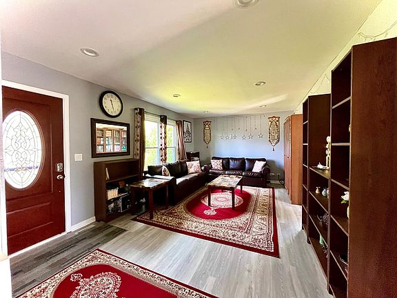 3rd image of 1913 Burr Oak Ln