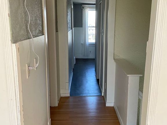 4th image of 817 8th Ave N #D