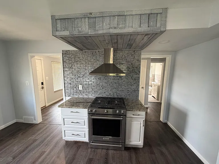 18026 Outer Dr — Photo 4