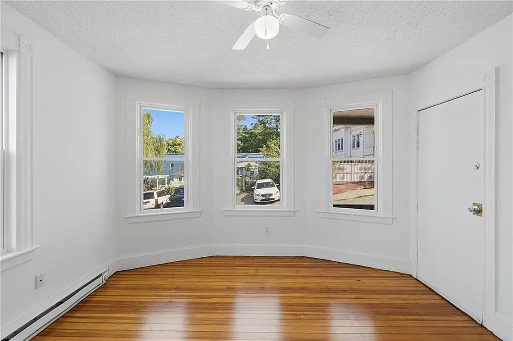 2 bed, 1.0 bath, 940 sqft, $1,850 — Photo 2