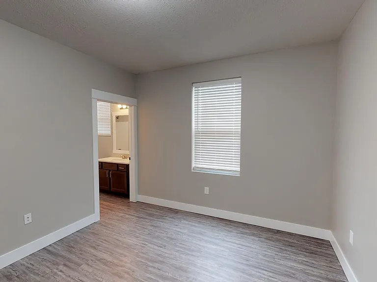 801 W Cedar St — Photo 54