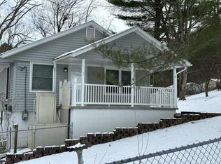 133 Stone St, Mount Hope, WV 25880