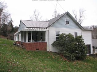 140 Roberts Rd, Dunbar, WV 25064