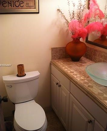 4th image of 4141 Nautilus Dr APT 8F