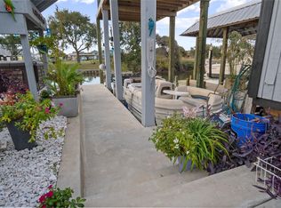 1129 Prides Ln, Crystal Beach, TX 77650