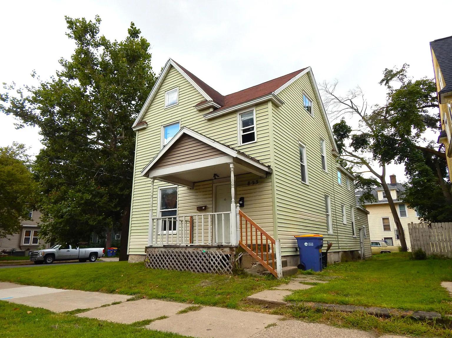823 Kalamazoo Ave SE photo 1