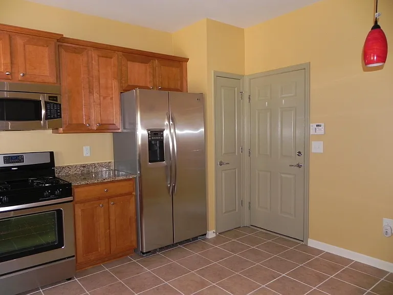 1409 Corwith Dr — Photo 10