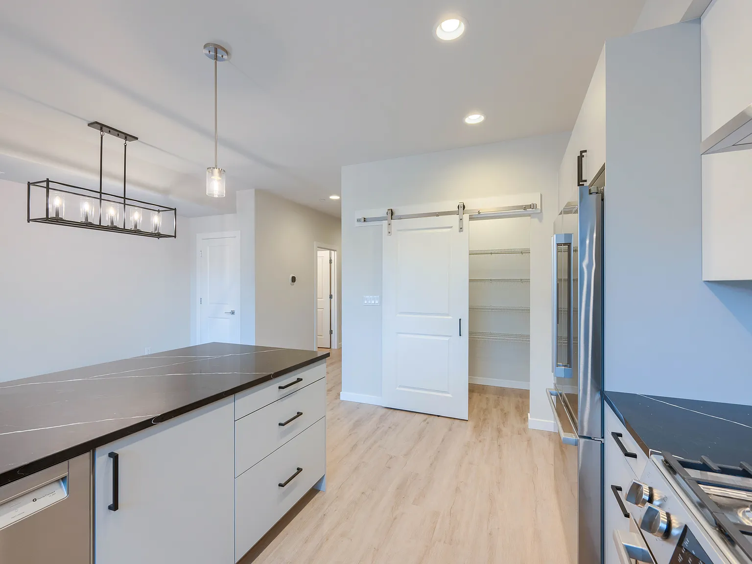 4 bed, 3.5 bath, 1796 sqft, $3,800 — Photo 4