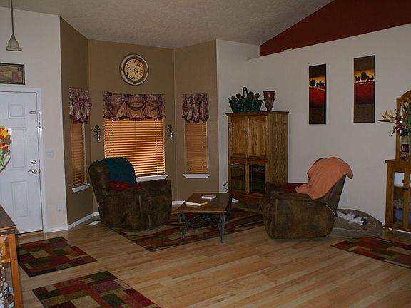 Front entrance with all light laminate flooring