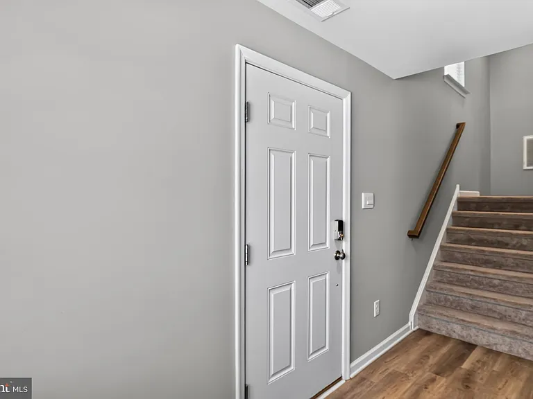 491 N Palace Dr — Photo 6