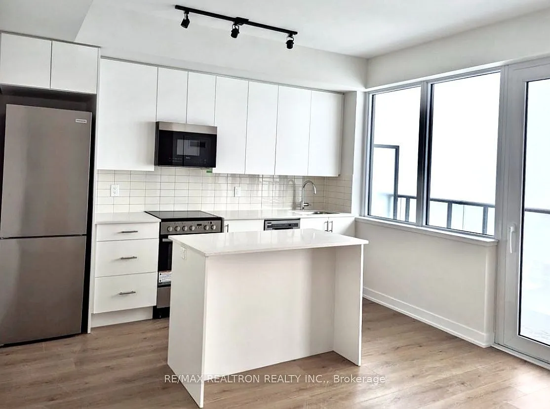 15 Ellerslie Ave — Photo 4
