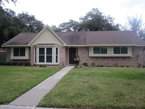 Front view of house 