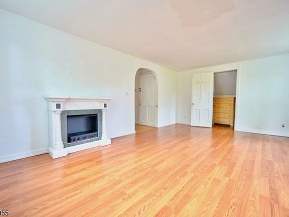 3rd image of 382 High Mountain Rd
