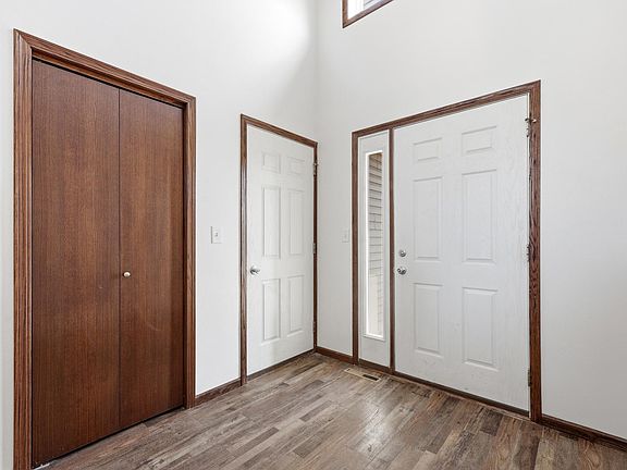 5th image of 4260 Russet Ave S