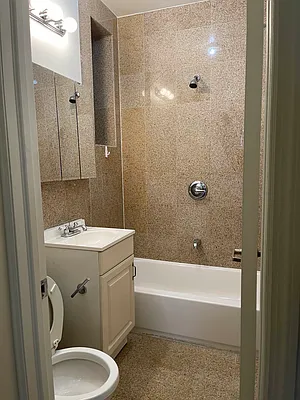 Rented by Eric Goodman Realty Corp | media 16