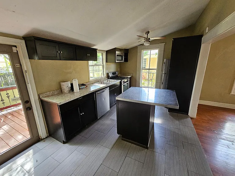 305 E Ross Ave #H — Photo 3