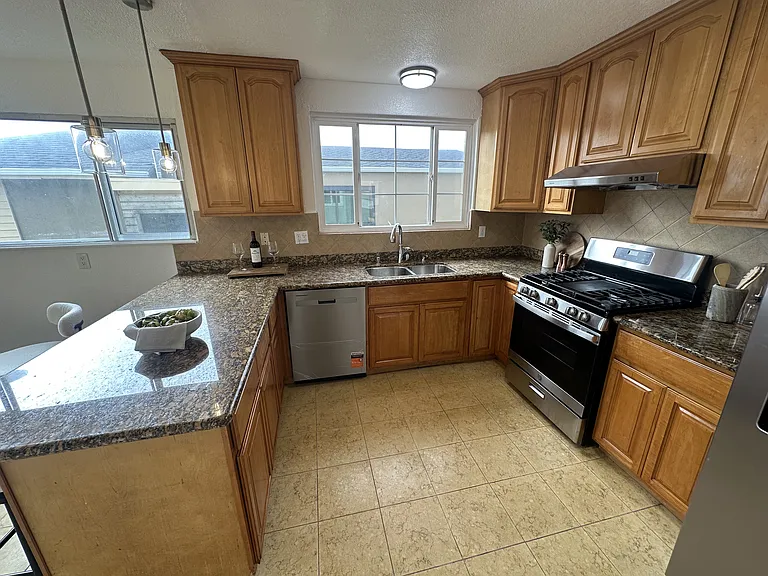 201 Springdale Dr — Photo 5