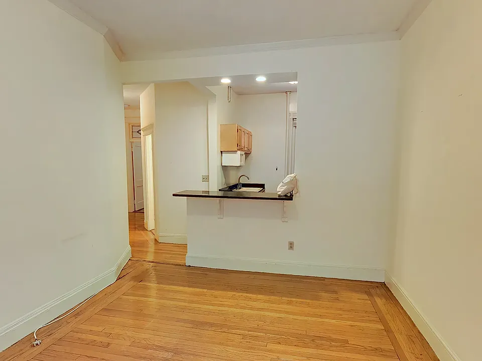 55 Queensberry St #16