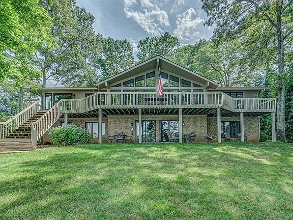 3rd image of 144 Twin Coves Dr