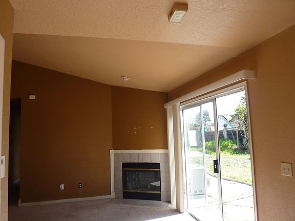 3rd image of 5087 N Laguna Dr