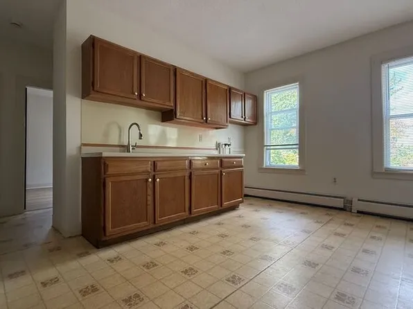 680 Carew St Unit 2, Springfield, MA 01104