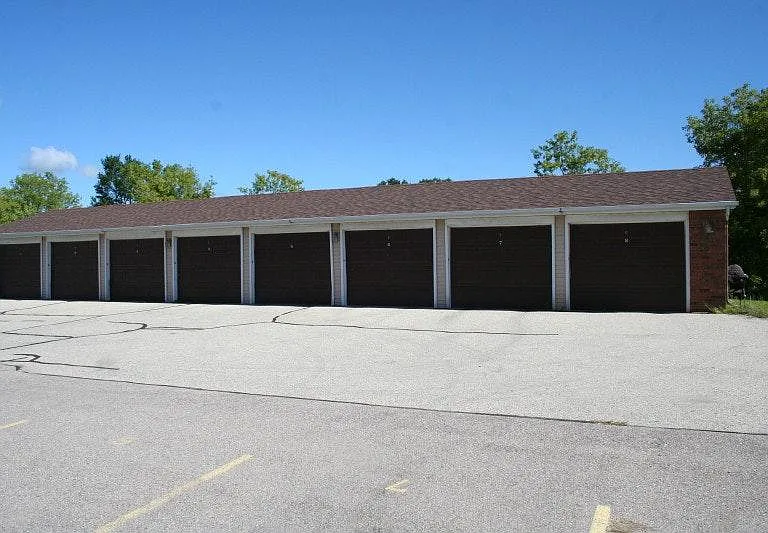 1147 Vogt Dr — Photo 14