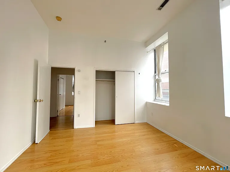 196 Crown St #210 — Photo 10