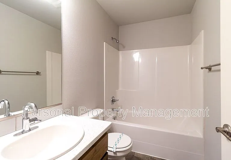3544 NE 61st Way — Photo 11
