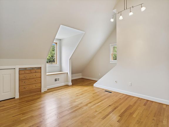 5th image of 101 Charles St