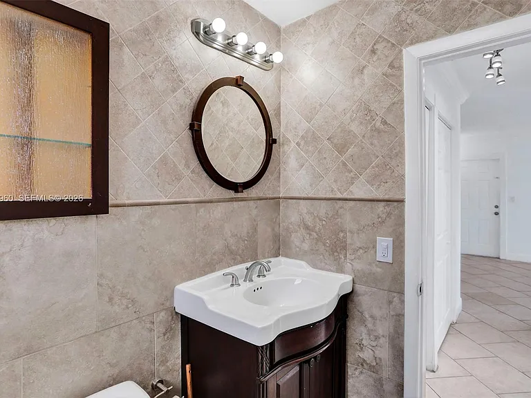 713 Collins Ave #42 — Photo 21