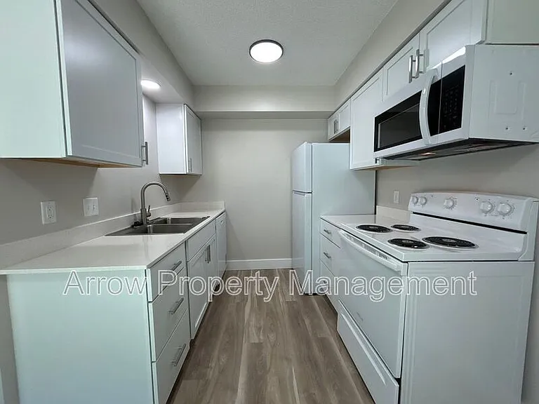 1218 S Jackson St — Photo 6