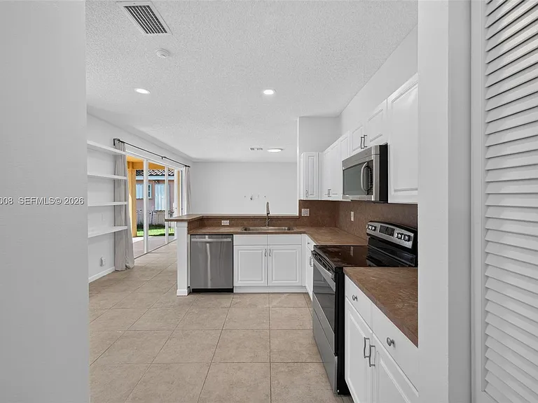 498 Cambridge Ln — Photo 10