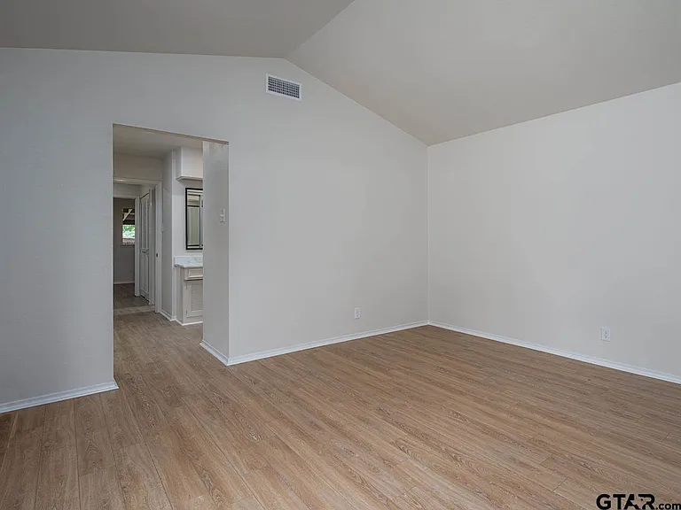 509 Winchester Dr — Photo 17