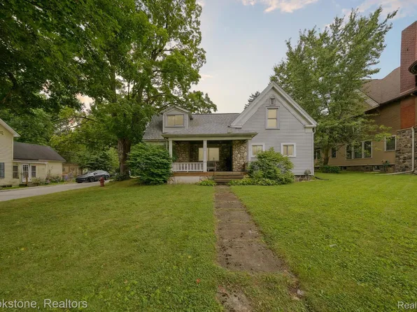 326 S Main St, Almont, MI 48003