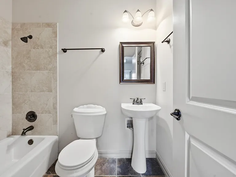 1333 E 41st Pl — Photo 24