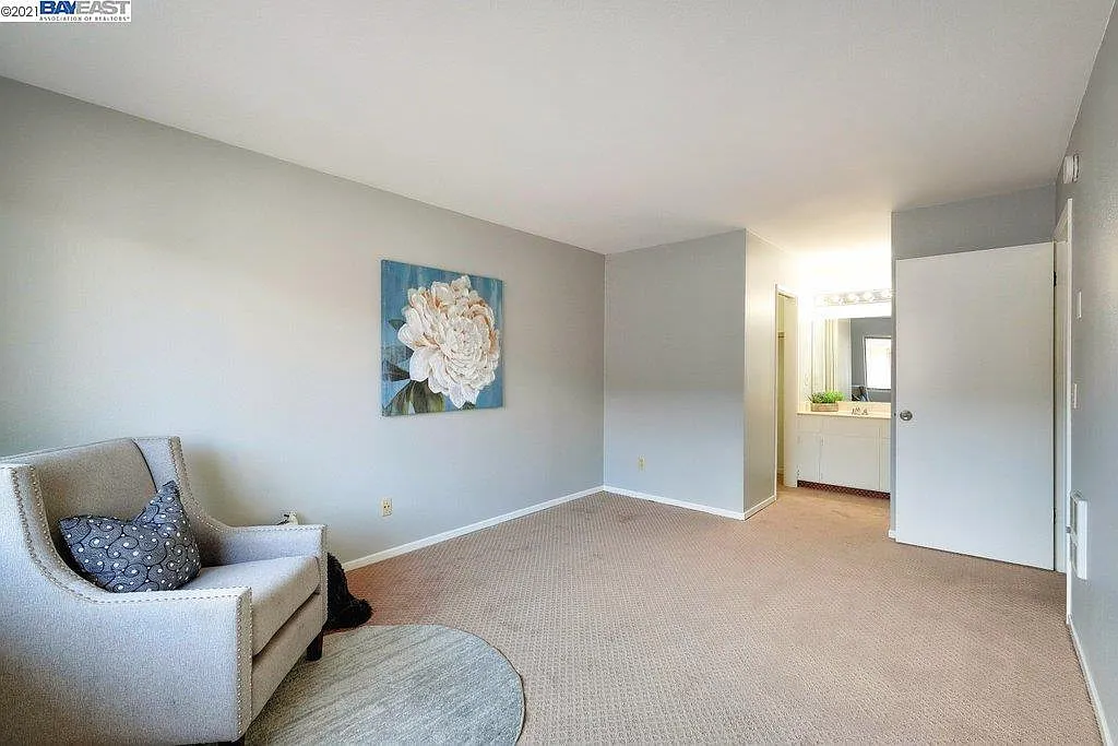 2 bed, 855 sqft, $3,000 — Photo 2