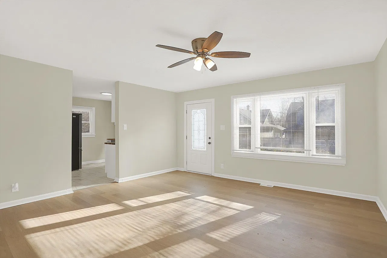 2 bed, 972 sqft, $1,500 — Photo 3