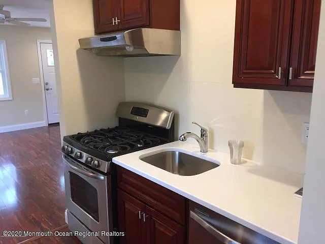 500 Linden Ave photo 1