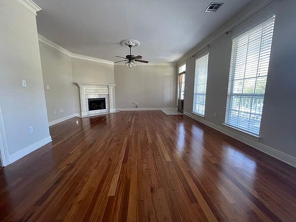 3rd image of 501 Hutchinson St #501