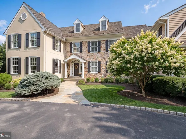 16 Harrison Dr, Newtown Square, PA 19073