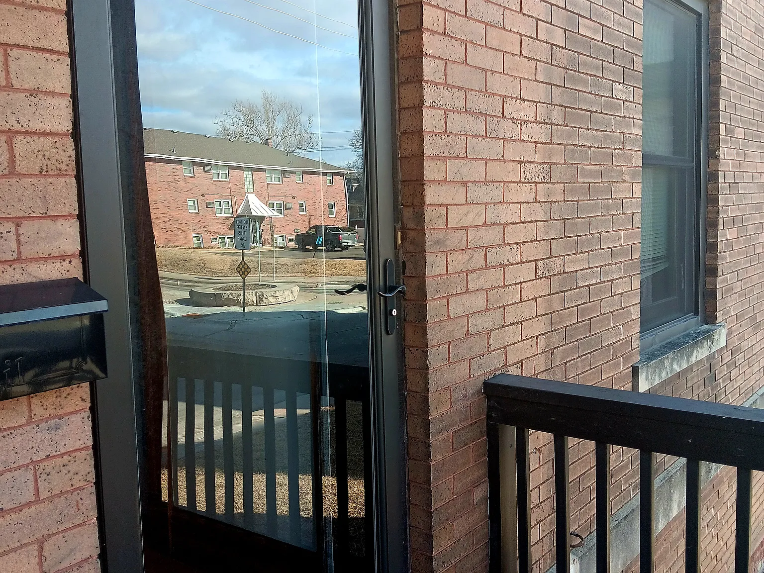 3915 Davenport St — Photo 2