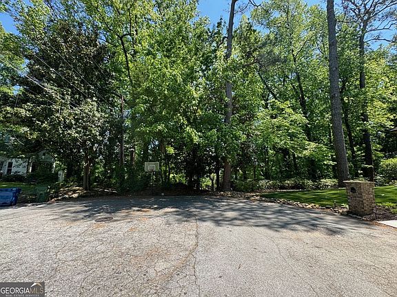 2nd image of 1285 Cumberland Rd NE