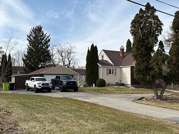 3rd image of 4770 Raymond Rd