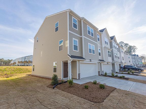 3rd image of 1108 Lily Loch Way