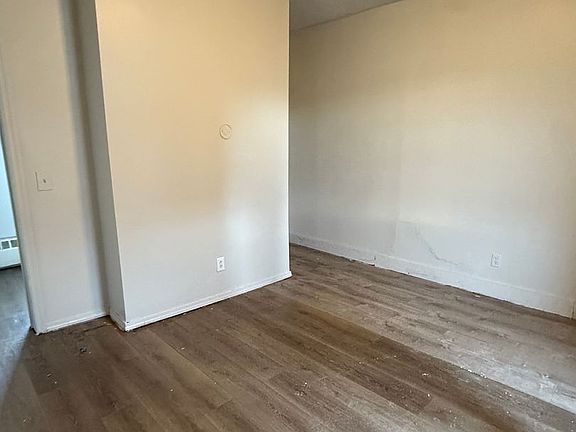 2nd image of 950 Saint Paul St #3