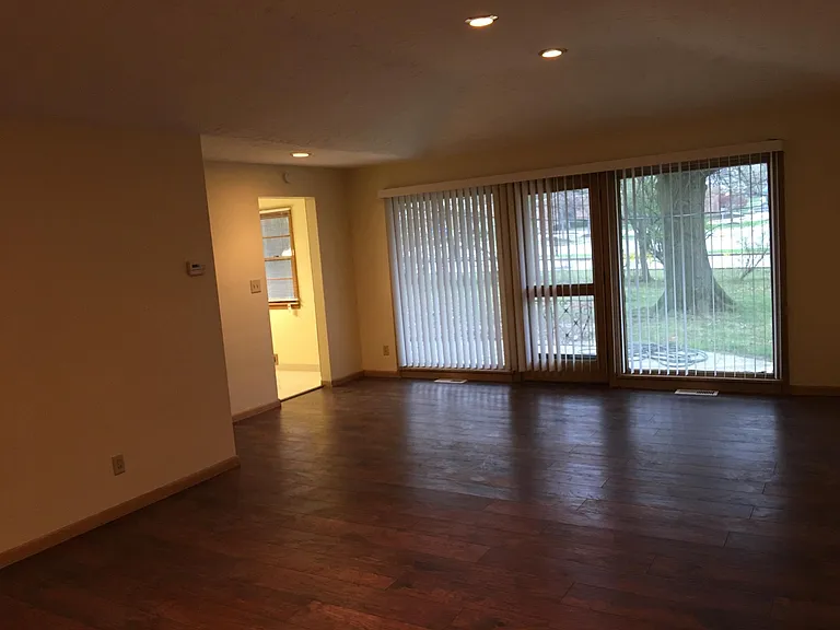 24500 Hilltop Dr — Photo 2